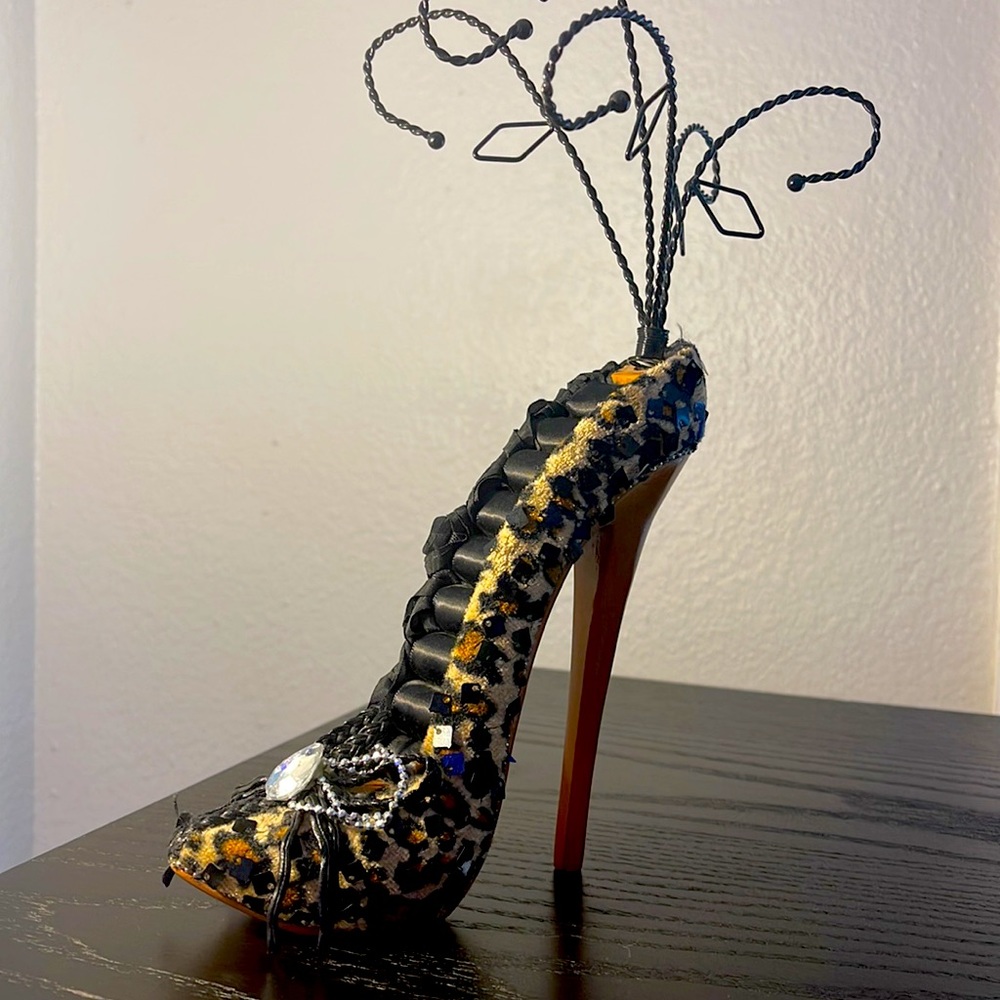 Like New! ✨ Rose 🥀 Design & Leopard 🐆 Suede High Heel 👠 Jewelry Holder